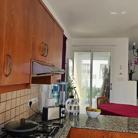 民宿 Caesar's Bedroom With Ac, Queen-size, Balcony, Monitor *